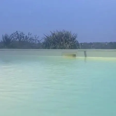 2 Personnes Dans Notre Maison Girondine Nocleg ze śniadaniem Saint-Martin-de-Lerm